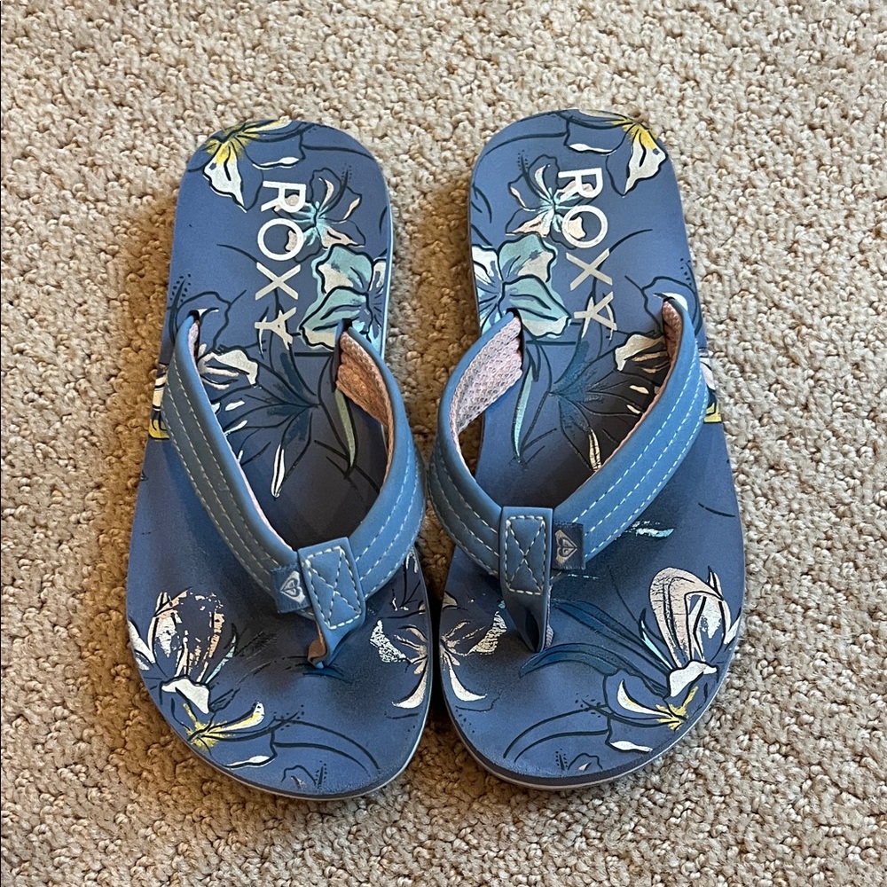 Roxy Kids Blue and White Floral Sandals
